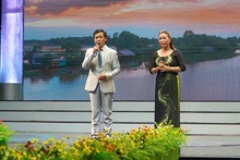 Thí sinh đến từ tỉnh An Giang tham gia thi khởi động. (Ảnh: HỮU NGHĨA)