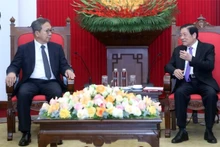 Đồng chí Phan Đình Trạc tiếp Đại sứ Nhật Bản Yamada Takio.