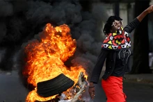 Người biểu tình trên đường phố tại Luis Cabral, Maputo, Mozambique, ngày 7/11/2024. (Ảnh: Reuters)