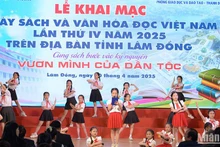 Tiết mục văn nghệ tại Ngày Sách và Văn hóa đọc Việt Nam tỉnh Lâm Đồng năm 2025.