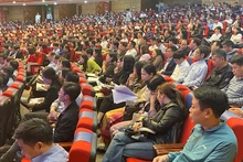 Các đại biểu dự hội thảo ứng dụng trí tuệ nhân tạo (AI) trong giáo dục và đào tạo tại Trung tâm Văn hóa Xứ Đông.