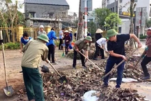 Các phường, xã ở thành phố Hải Dương ra quân tổng vệ sinh môi trường thu gom rác thải.