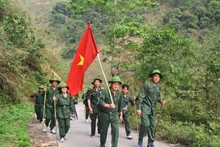 Trải nghiệm chương trình du lịch "Hành quân theo bước chân anh".