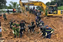 Lực lượng chức năng tìm thấy nạn nhân cuối cùng trong vụ sạt lở đất tại Km49, Quốc lộ 2.