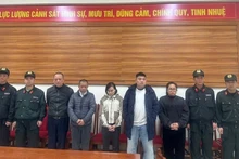 Các đối tượng bị bắt giữ tại cơ quan công an. (Ảnh: Công an Hà Giang)