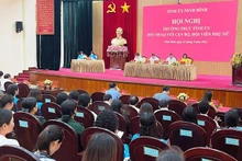 Quang cảnh Hội nghị Thường trực Tỉnh ủy Ninh Bình đối thoại với cán bộ, hội viên phụ nữ. (Ảnh: XUÂN TRƯỜNG)