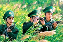 Bộ đội Biên phòng Ninh Bình thực hiện nhiệm vụ trinh sát vùng biên giới biển Kim Sơn. Ảnh: TRƯỜNG GIANG