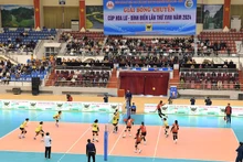 Giải Bóng chuyền Cúp Hoa Lư-Bình Điền lần thứ 18 tổ chức tại Nhà thi đấu thể dục thể thao tỉnh Ninh Bình. Ảnh: XUÂN TRƯỜNG