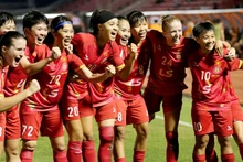 Niềm vui của các nữ cầu thủ TP Hồ Chí Minh đoạt vé vào bán kết giải châu Á. (Ảnh: Minh Long)