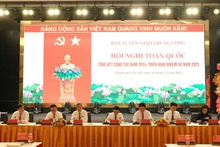 Các đồng chí chủ trì hội nghị.