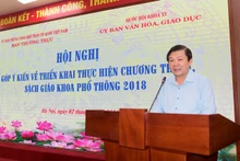 Phó Chủ tịch Ủy ban Trung ương Mặt trận Tổ quốc Việt Nam Nguyễn Hữu Dũng phát biểu tại Hội nghị.