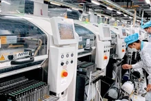Lao động làm việc tại nhà máy Pegatron Việt Nam ở khu công nghiệp DEEP-C Hải Phòng. (Ảnh: QUANG DŨNG)