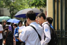 Thí sinh ra về sau buổi thi tại điểm thi Trường THPT Chu Văn An (Hà Nội) (Ảnh: Trường THPT Chu Văn An)