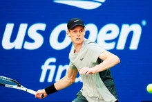 Jannik Sinner vừa bị cấm thi đấu vì dương tính với chất cấm.