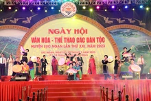 Chương trình nghệ thuật khai mạc ngày hội.