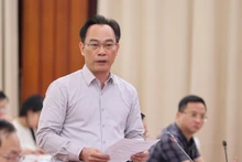 Thứ trưởng Giáo dục và Đào tạo Hoàng Minh Sơn nói về chế độ đối với đội ngũ nhân viên y tế, và kế toán trường học (Ảnh: VGP/Nhật Bắc)