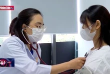 Lo ngại dịch bệnh bạch hầu, người dân chủ động đi tiêm phòng