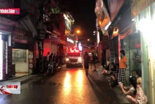 Cháy nhà dân trên phố Định Công Hạ