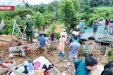 Nhanh chóng tìm kiếm nạn nhân và khắc phục sạt lở đất trên tuyến Quốc lộ 2