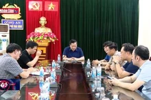 Bắt khẩn cấp cô giáo đảm nhiệm việc đón trẻ