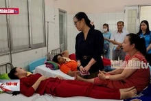 Vĩnh Long: Thăm hỏi, hỗ trợ công nhân nghi bị ngộ độc thực phẩm
