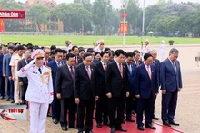 Các Đại biểu Quốc hội viếng Lăng Chủ tịch Hồ Chí Minh