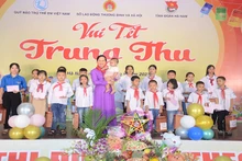 Đồng chí Bí thư Tỉnh ủy Hà Nam dự chương trình vui Tết Trung thu.