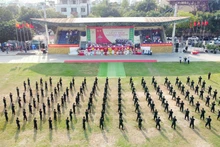 Lực lượng Cảnh sát cơ động tỉnh Hà Nam biểu diễn võ thuật tại lễ kỷ niệm 50 năm Ngày truyền thống.