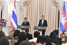 Thủ tướng Thái Lan Srettha Thavisin (phải) và Thủ tướng Campuchia Hun Manet chủ trì họp báo. (Ảnh: Văn phòng Thủ tướng Thái Lan)