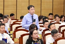 Đại biểu HĐND thành phố phát biểu tại phiên chất vấn. (Ảnh VIẾT THÀNH)