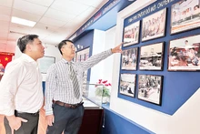 Không gian văn hóa Hồ Chí Minh đang trở thành một nét đặc trưng riêng của Thành phố Hồ Chí Minh. Trong ảnh: Triển lãm không gian văn hóa Hồ Chí Minh tại một doanh nghiệp.