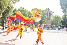 Màn múa rồng sôi nổi, đặc sắc tại Festival Thu Hà Nội 2023.