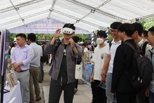 Nhiều dự án khởi nghiệp công nghệ hấp dẫn sinh viên tại Ngày hội khởi nghiệp Đà Nẵng.