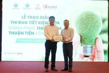 Trao giải Đặc biệt cho hộ gia đình.