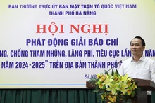Phó Bí thư Thường trực Thành ủy Đà Nẵng Nguyễn Đình Vĩnh chỉ đạo tại hội nghị.