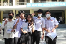 Thí sinh tự tin bước ra khỏi phòng thi.