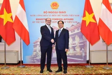 Bộ trưởng Ngoại giao Bùi Thanh Sơn với Bộ trưởng Ngoại giao Cộng hòa Áo Alexander Schallenberg.