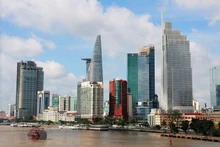 Trung tâm Thành phố Hồ Chí Minh bên sông Sài Gòn. 