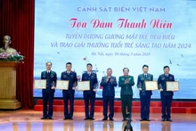 Các cá nhân vinh dự được nhận Giải thưởng Tuổi trẻ sáng tạo Cảnh sát biển Việt Nam năm 2024.