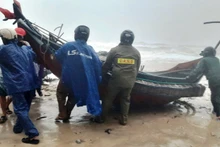 Bão số 6 (Trami) đã gây mưa lớn, nước biển dâng cao, gió giật mạnh tại tỉnh Thừa Thiên Huế.