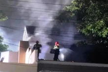 Hiện trường vụ cháy trong đêm tại cơ sở trầm hương ở thành phố Huế. (Ảnh: CTV)