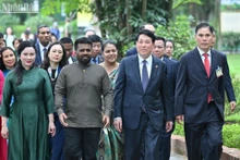 Chủ tịch nước Lương Cường và Tổng thống Sri Lanka Anura Kumara Dissanayaka thăm Khu di tích Chủ tịch Hồ Chí Minh. (Ảnh: THUỶ NGUYÊN)