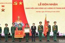 Chủ tịch nước Lương Cường trao danh hiệu Anh hùng Lực lượng vũ trang nhân dân cho Viện Hàng không Vũ trụ Viettel.
