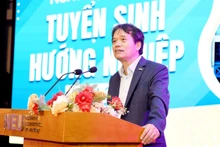 GS,TS Phạm Hồng Chương, Hiệu trưởng Trường đại học Kinh tế Quốc dân chia sẻ tại ngày hội.