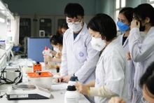 Hoạt động nghiên cứu, thực hành của giảng viên, sinh viên Đại học Quốc gia Hà Nội.