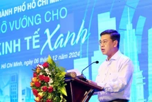 Ông Nguyễn Văn Dũng, Phó Chủ tịch Ủy ban nhân dân Thành phố Hồ Chí Minh phát biểu tại Diễn đàn Thành phố Hồ Chí Minh – Gỡ vướng cho kinh tế xanh”.