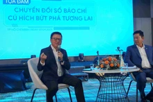 Ông Lê Quốc Minh, Uỷ viên Trung ương Đảng, Tổng Biên tập Báo Nhân Dân, Phó Trưởng Ban Tuyên giáo Trung ương, Chủ tịch Hội Nhà báo Việt Nam chia sẻ thông tin tại buổi toạ đàm.