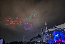 Trình diễn drone trong lễ tổng duyệt Chương trình nghệ thuật Rực rỡ Thăng Long 2025 tại Mỹ Đình.