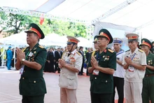 Các cựu chiến binh viếng Tổng Bí thư Nguyễn Phú Trọng tại quê nhà, xã Đông Hội, huyện Đông Anh, Hà Nội.