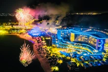 Pháo hoa đêm Lễ hội Văn hóa dân gian biển đảo Việt Nam và Khai mạc Lễ hội biển Đồ Sơn 2023 thu hút đông đảo du khách tham dự.